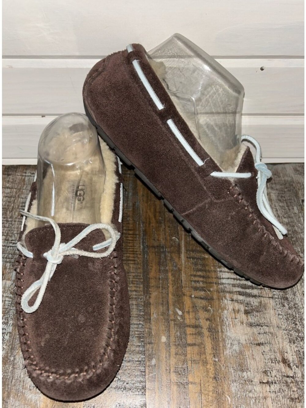 UGG Sz 6 Dakota Dark Brown Suede Shearling Slippers Logo Indoor/Outdoor